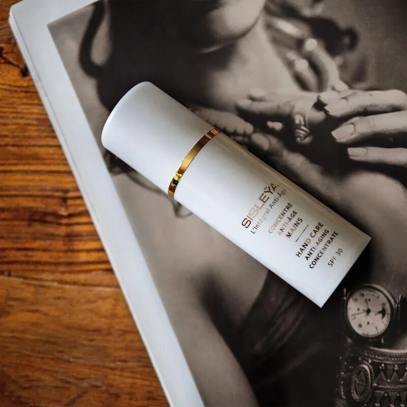 Sisley Sisleÿa L'Integral Anti-Aging Concentrate Hand Care pomlajevalna krema za roke proti pigmentnim madežem SPF 30 75 ml