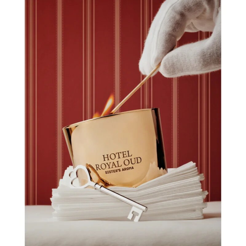Sister's Aroma Hotel Royal Oud dišeča sveča 150 g