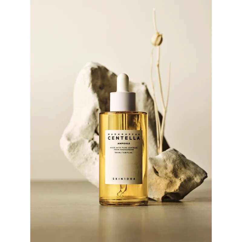 SKIN1004 Madagascar Centella Ampoule vlažilni serum za pomiritev in okrepitev občutljive kože 100 ml