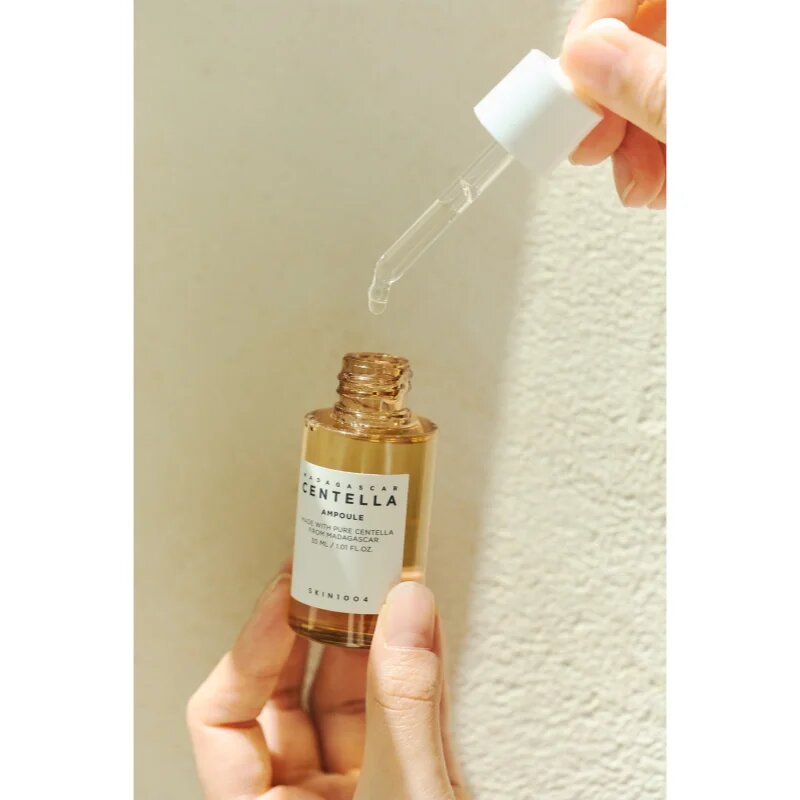 SKIN1004 Madagascar Centella Ampoule vlažilni serum za pomiritev in okrepitev občutljive kože 30 ml