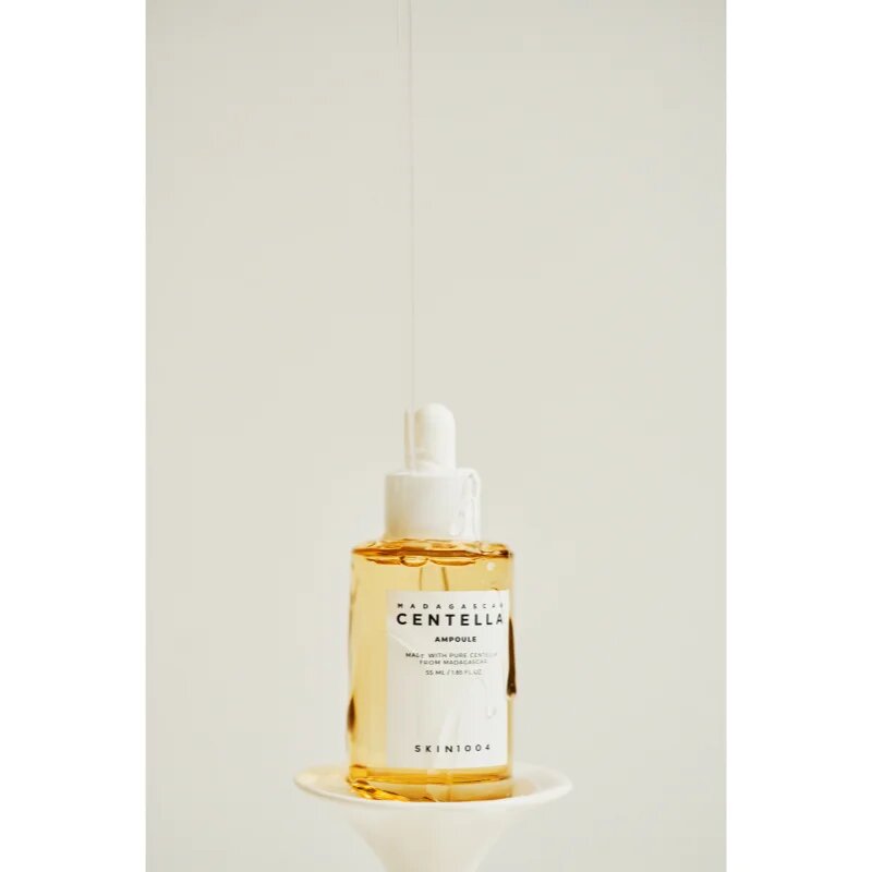 SKIN1004 Madagascar Centella Ampoule vlažilni serum za pomiritev in okrepitev občutljive kože 55 ml