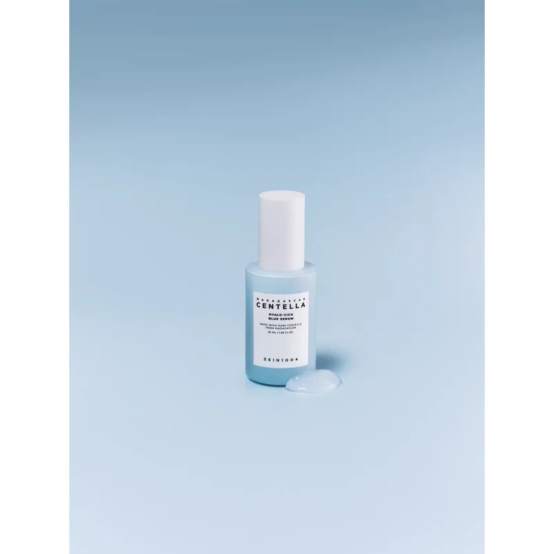 SKIN1004 Madagascar Centella Hyalu-Cica Blue Serum intenzivno vlažilni serum za pomiritev in okrepitev občutljive kože 50 ml