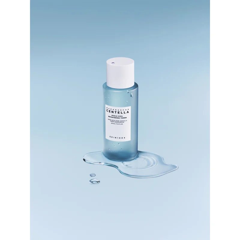 SKIN1004 Madagascar Centella Hyalu-Cica Brightening Toner nežni eksfoliacijski tonik za osvetljevanje kože in hidratacijo 210 ml