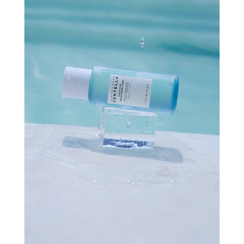 SKIN1004 Madagascar Centella Hyalu-Cica Brightening Toner nežni eksfoliacijski tonik za osvetljevanje kože in hidratacijo 210 ml