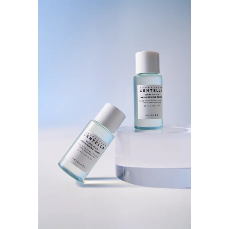 SKIN1004 Madagascar Centella Hyalu-Cica Brightening Toner nežni eksfoliacijski tonik za osvetljevanje kože in hidratacijo 30 ml