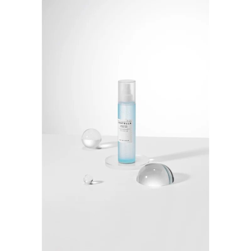 SKIN1004 Madagascar Centella Hyalu-Cica Cloudy Mist vlažilna meglica s pomirjajočim učinkom 120 ml
