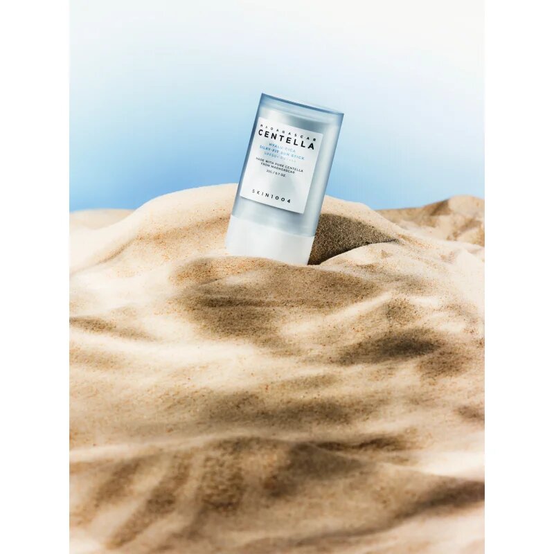 SKIN1004 Madagascar Centella Hyalu-Cica Silky-Fit Sun Stick zaščitna vlažilna paličica SPF 50+ 20 g