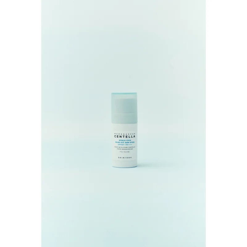 SKIN1004 Madagascar Centella Hyalu-Cica Silky-Fit Sun Stick zaščitna vlažilna paličica SPF 50+ 7 g