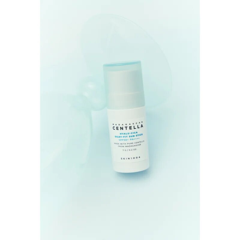 SKIN1004 Madagascar Centella Hyalu-Cica Silky-Fit Sun Stick zaščitna vlažilna paličica SPF 50+ 7 g