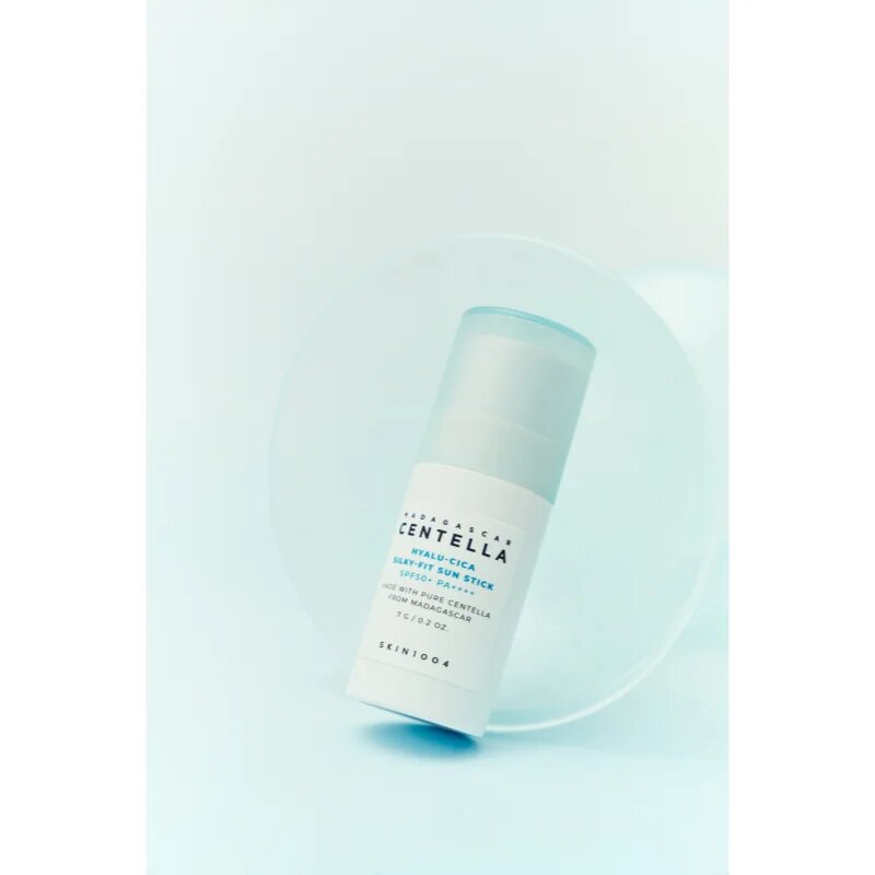 SKIN1004 Madagascar Centella Hyalu-Cica Silky-Fit Sun Stick zaščitna vlažilna paličica SPF 50+ 7 g