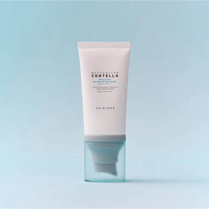 SKIN1004 Madagascar Centella Hyalu-Cica Water-Fit Sun Serum zaščitni serum z vlažilnim učinkom SPF 50+ 50 ml