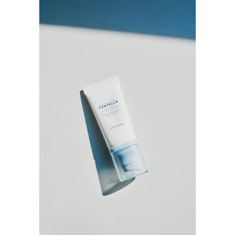 SKIN1004 Madagascar Centella Hyalu-Cica Water-Fit Sun Serum zaščitni serum z vlažilnim učinkom SPF 50+ 50 ml