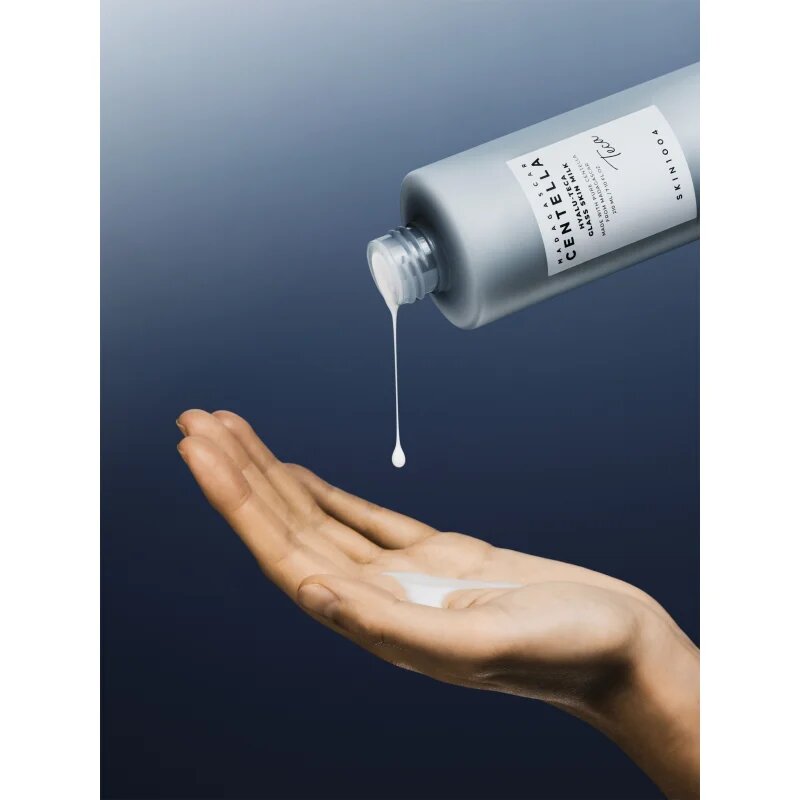 SKIN1004 Madagascar Centella Hyalu-Teca Glass Skin Milk mlečni tonik za osvetljevanje kože in hidratacijo 210 ml