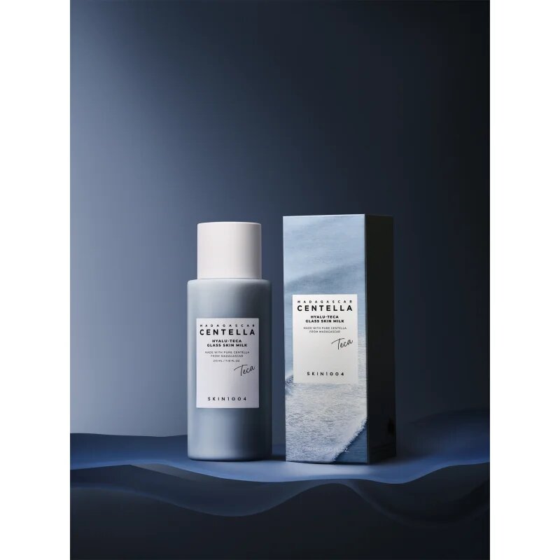 SKIN1004 Madagascar Centella Hyalu-Teca Glass Skin Milk mlečni tonik za osvetljevanje kože in hidratacijo 210 ml