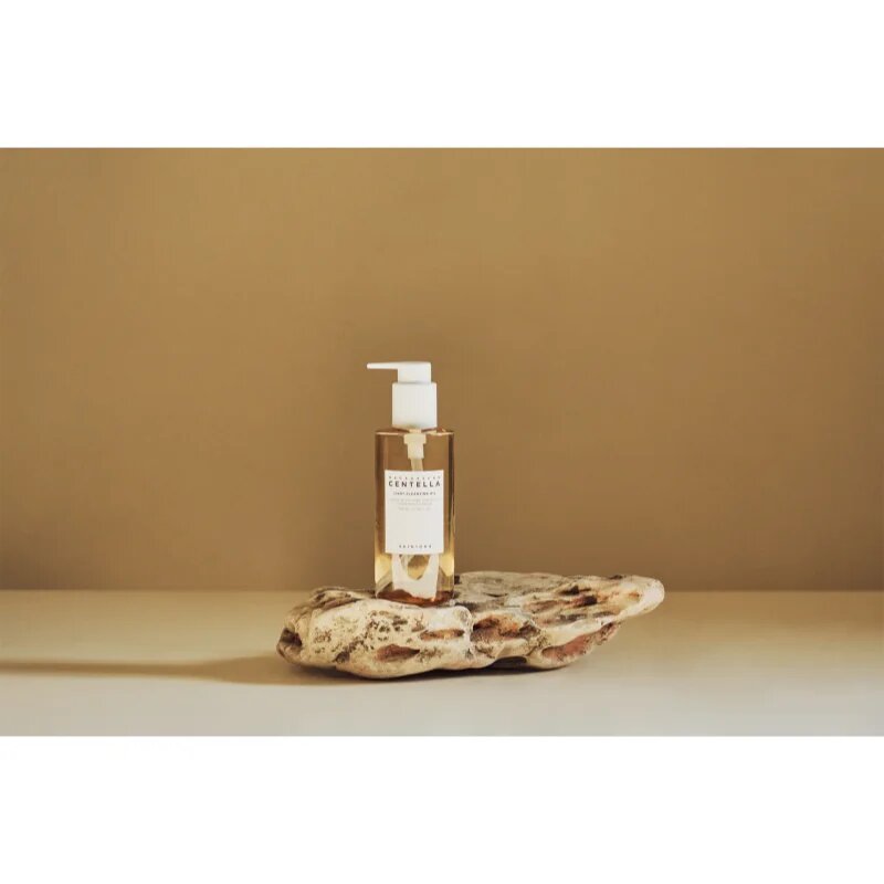 SKIN1004 Madagascar Centella Light Cleansing Oil čistilno olje za odstranjevanje ličil s pomirjajočim učinkom 200 ml
