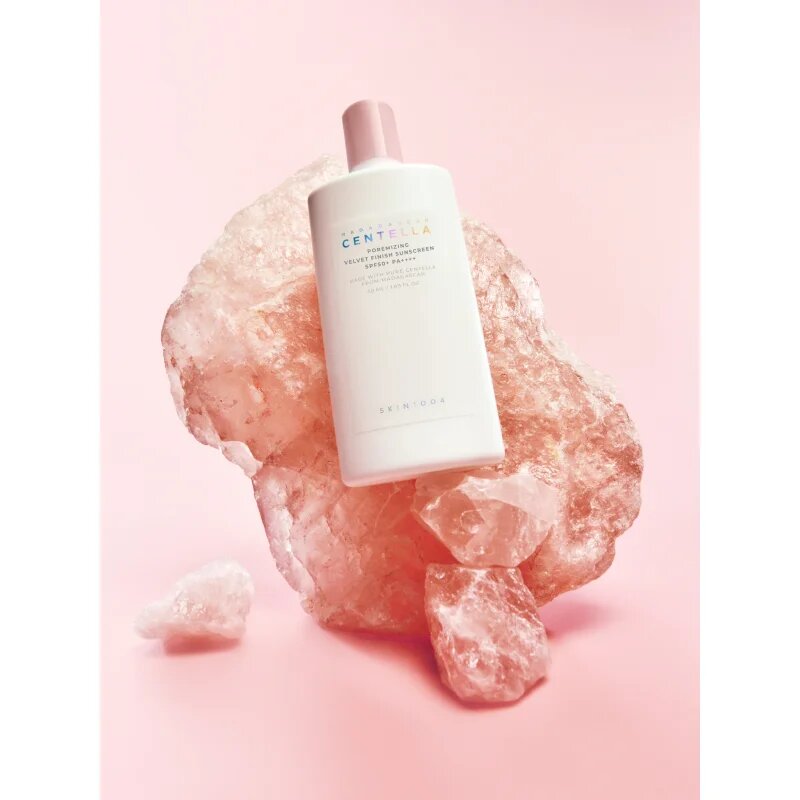 SKIN1004 Madagascar Centella Poremizing Velvet Finish Sunscreen krema za sončenje za obraz za mastno kožo SPF 50+ 50 ml