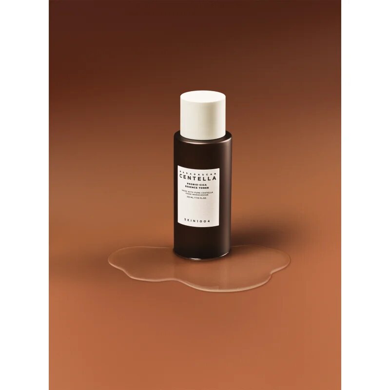 SKIN1004 Madagascar Centella Probio-Cica Essence Toner pomirjajoči tonik z vlažilnim učinkom 210 ml