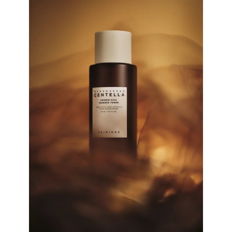 SKIN1004 Madagascar Centella Probio-Cica Essence Toner pomirjajoči tonik z vlažilnim učinkom 210 ml