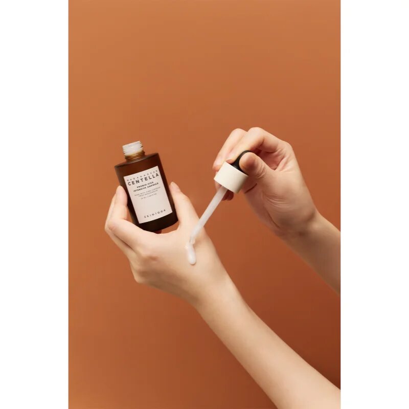 SKIN1004 Madagascar Centella Probio-Cica Intensive Ampoule pomirjajoči serum za obnovo kožne pregrade za obnovo kožne pregrade 50 ml