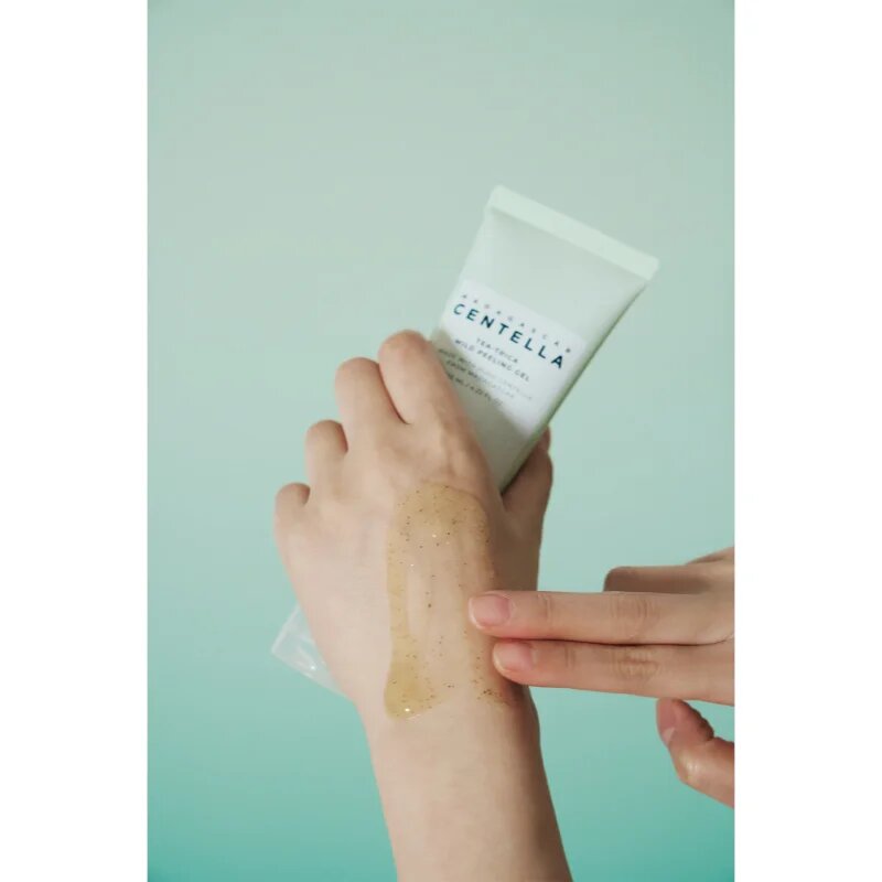 SKIN1004 Madagascar Centella Tea-Trica Mild Peeling Gel piling gel s pomirjajočim učinkom 125 ml