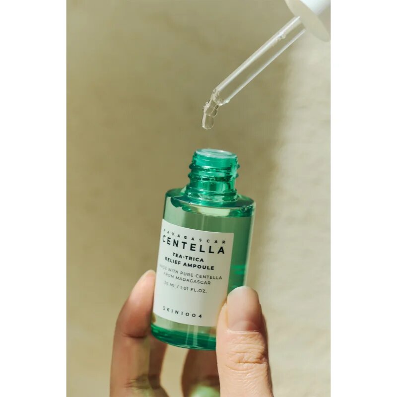 SKIN1004 Madagascar Centella Tea-Trica Relief Ampoule pomirjajoči serum za obraz za problematično kožo akne 30 ml