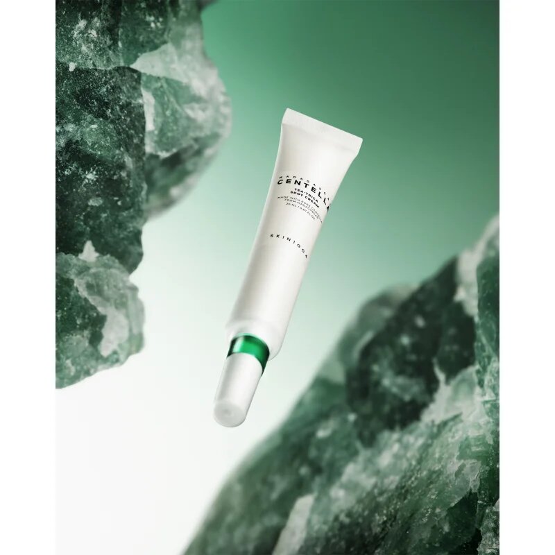 SKIN1004 Madagascar Centella Tea-Trica Spot Cream lokalna nega proti aknam s pomirjajočim učinkom 20 ml