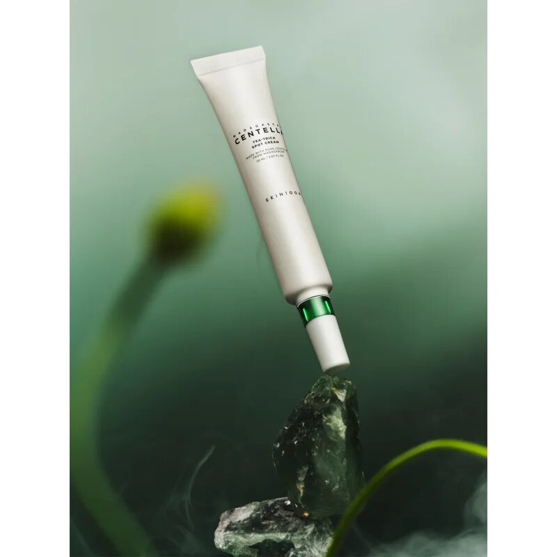 SKIN1004 Madagascar Centella Tea-Trica Spot Cream lokalna nega proti aknam s pomirjajočim učinkom 20 ml