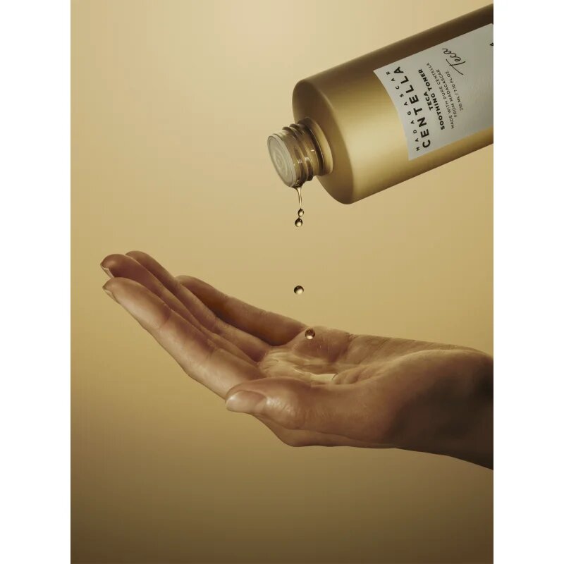 SKIN1004 Madagascar Centella Teca Soothing Toner nežni eksfoliacijski tonik s pomirjajočim učinkom 210 ml
