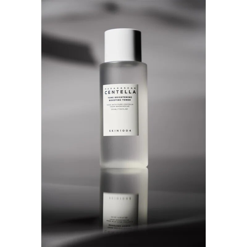 SKIN1004 Madagascar Centella Tone Brightening Boosting Toner osvežilno-vlažilni tonik 210 ml