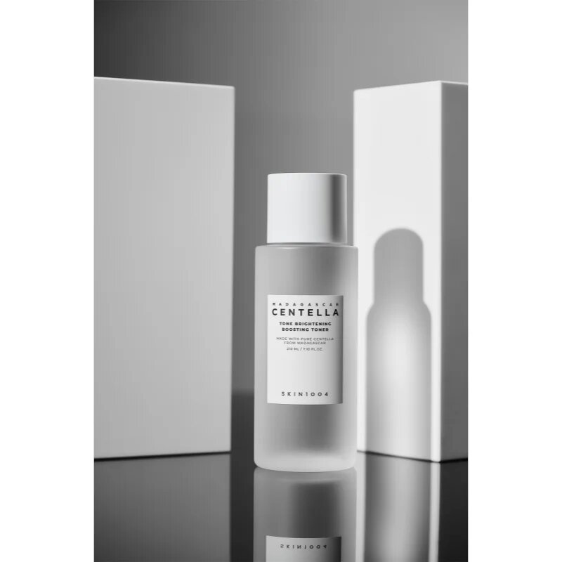 SKIN1004 Madagascar Centella Tone Brightening Boosting Toner osvežilno-vlažilni tonik 210 ml