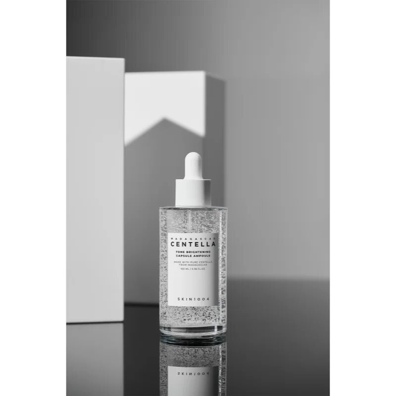 SKIN1004 Madagascar Centella Tone Brightening Capsule Ampoule vlažilni serum za posvetlitev in zgladitev kože 100 ml