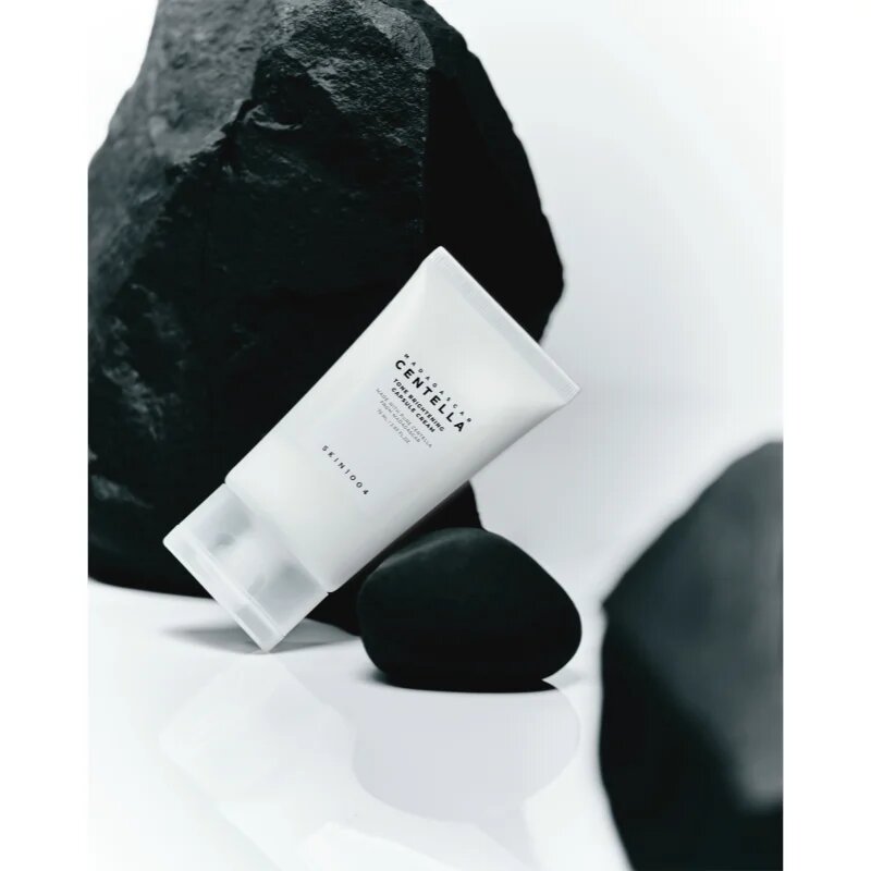 SKIN1004 Madagascar Centella Tone Brightening Capsule Cream revitalizacijska in posvetlitvena krema s pomirjajočim učinkom 75 ml