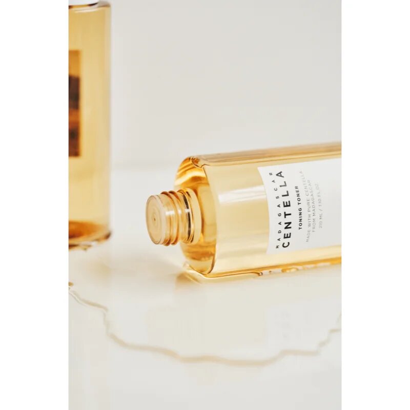 SKIN1004 Madagascar Centella Toning Toner nežni eksfoliacijski tonik za občutljivo kožo 400 ml