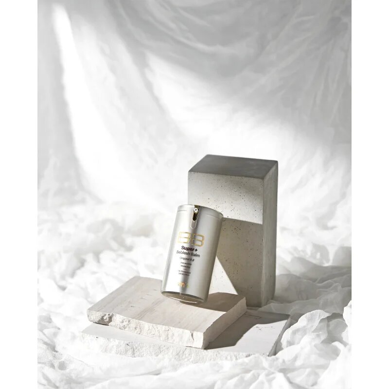 Skin79 Super+ Beblesh Balm vlažilna BB krema SPF 30 odtenek Natural Beige (Gold) 40 ml