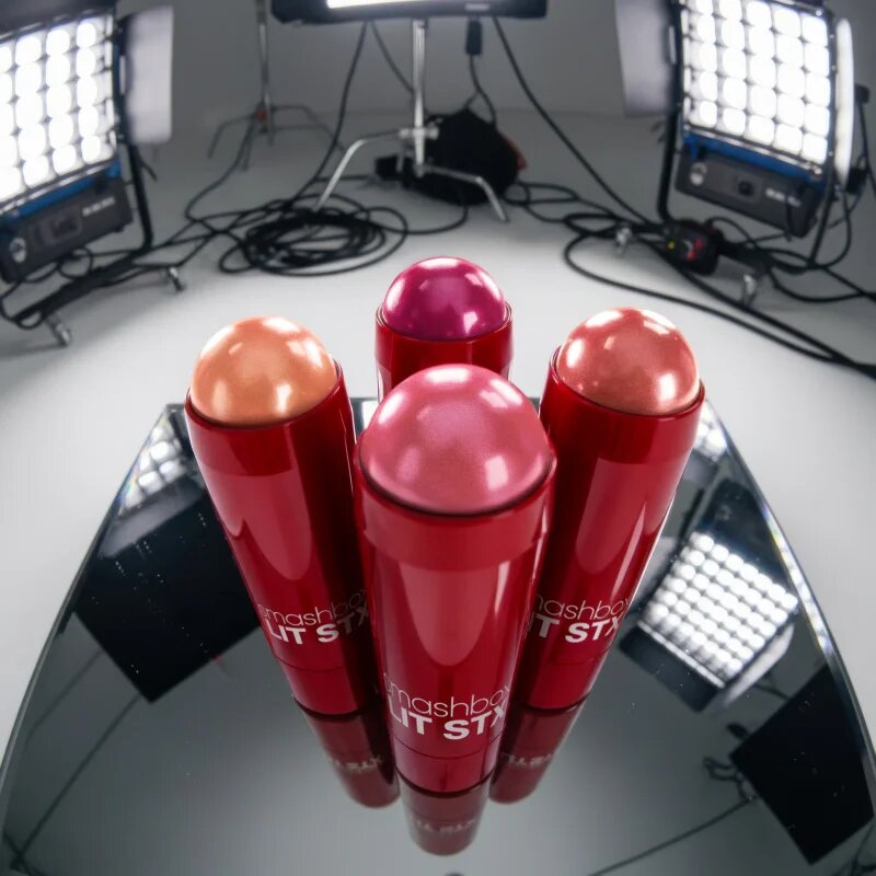 Smashbox LIT STX Blushlighter rdečilo z osvetljevalcem v paličici odtenek Pixel Plum 5 g