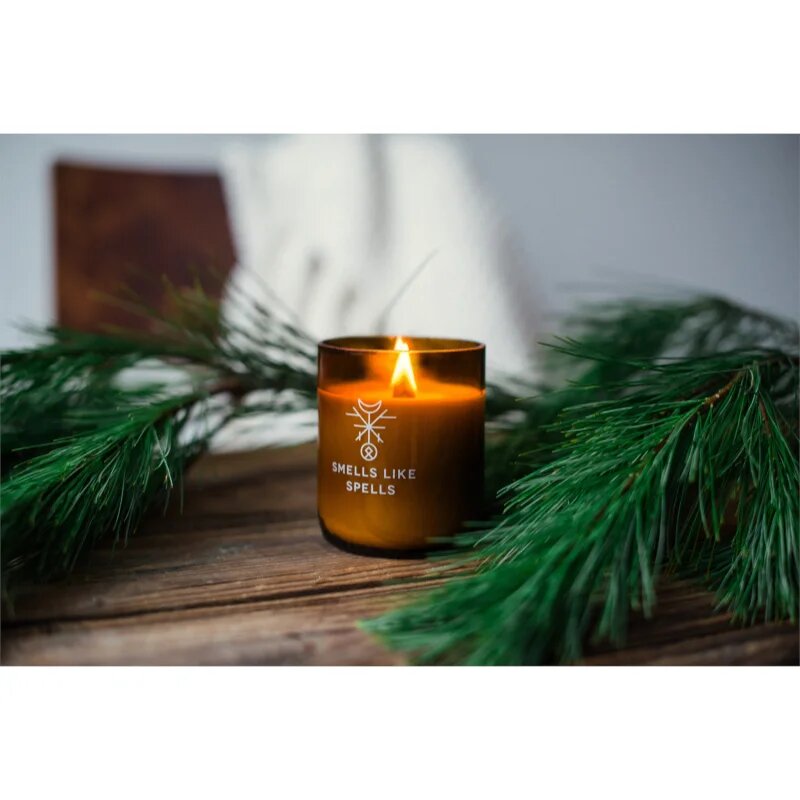 Smells Like Spells Norse Magic Odin dišeča sveča z lesenim stenjem (focus/self-confidence) 200 g