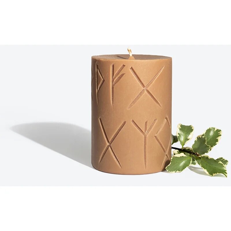 Smells Like Spells Rune Candle Frigga dišeča sveča (home/partnership) 300 g