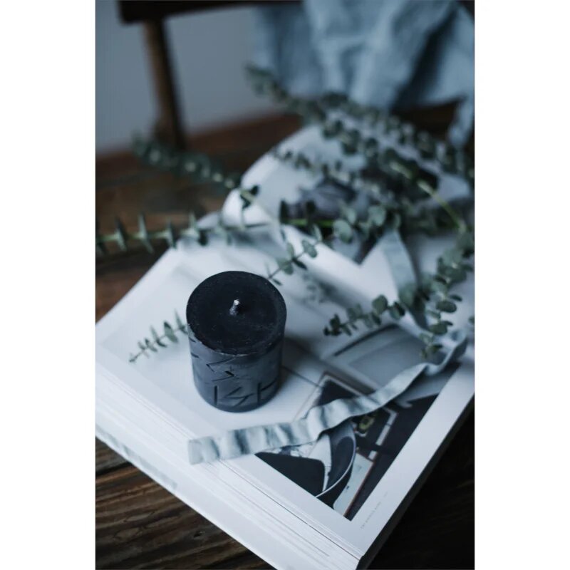 Smells Like Spells Rune Candle Hag dišeča sveča (purification/protection) 300 g