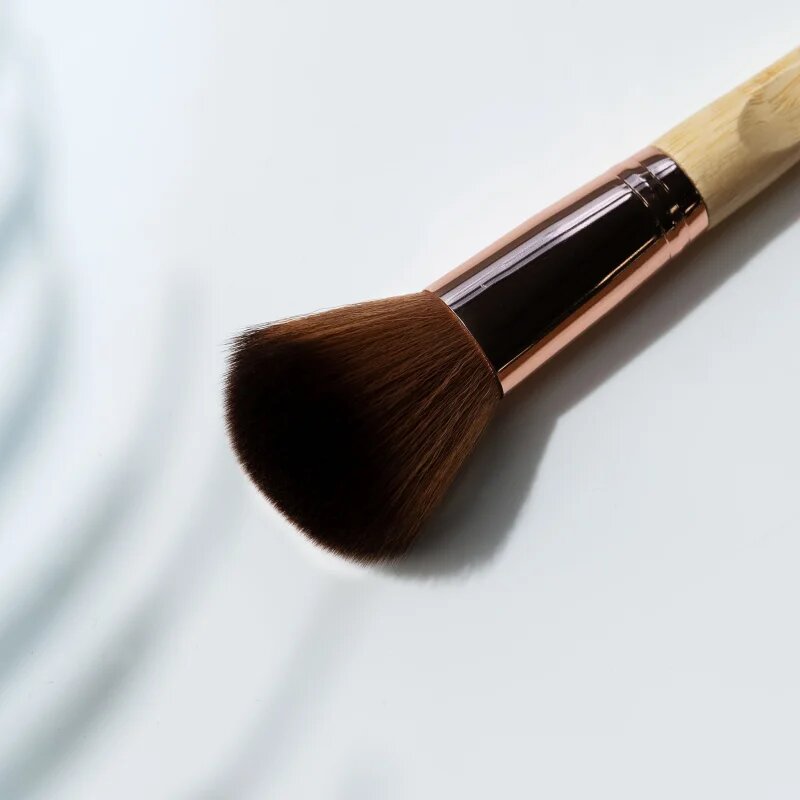 So Eco Blush Brush čopič za obraz s hipoalergenimi ščetinami 1 kos