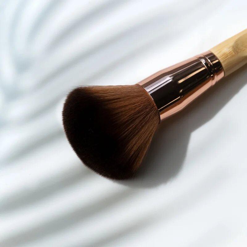 So Eco Bronzer Brush čopič za bronzer s hipoalergenimi ščetinami 1 kos