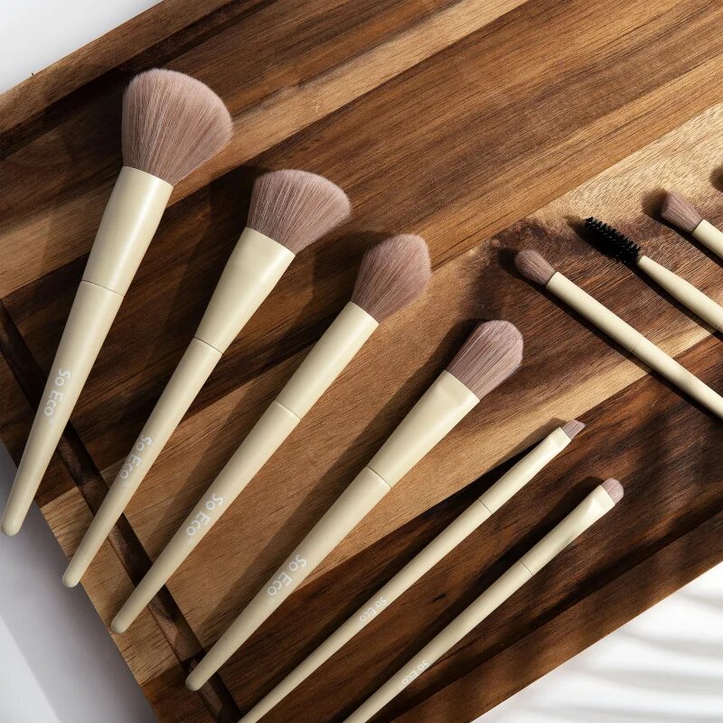 So Eco Flawless 12 Piece Brush & Bag Set Complexion Sponge Set čopičev s torbico