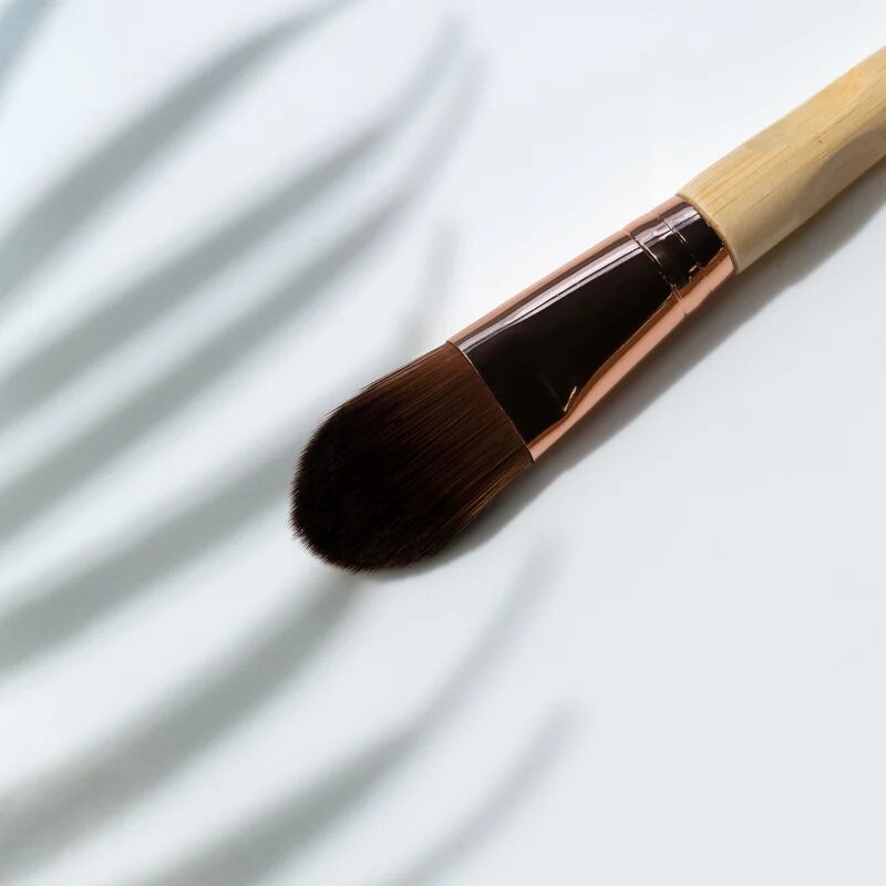 So Eco Foundation & Concealer Duo čopič za tekoči puder in korektor obojestranski 1 kos