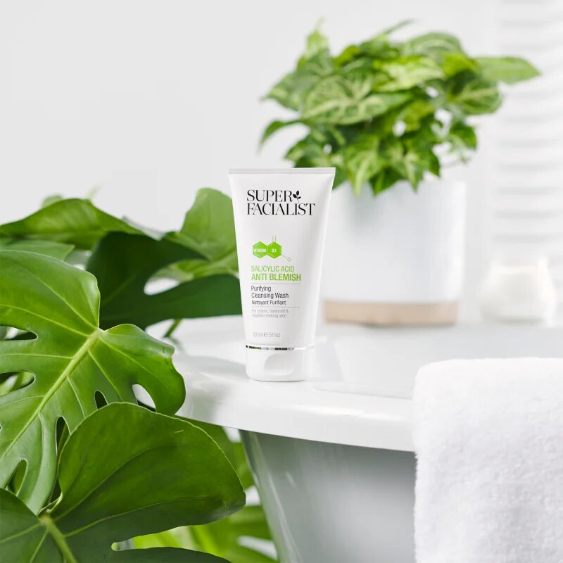 Super Facialist Salicylic Acid Anti Blemish čistilni gel za odstranjevanje ličil za problematično in mastno kožo 150 ml