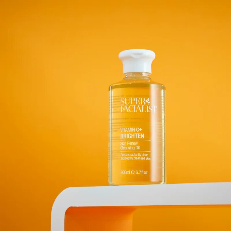 Super Facialist Vitamin C+ Brighten čistilno olje za odstranjevanje ličil za osvetlitev kože 200 ml