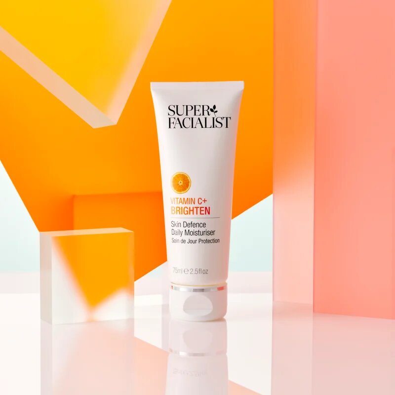Super Facialist Vitamin C+ Brighten posvetlitvena vlažilna krema za utrujeno kožo 75 ml