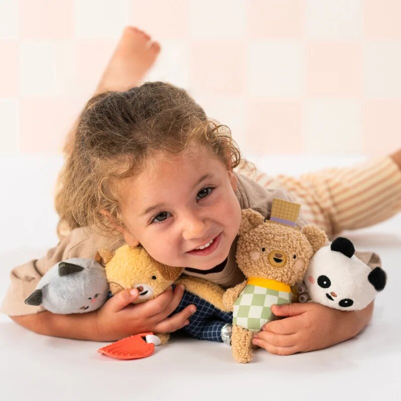 Taf Toys Activity Toy Brendon the Bear kontrastna viseča igrača z grizljajočim delom 1 kos