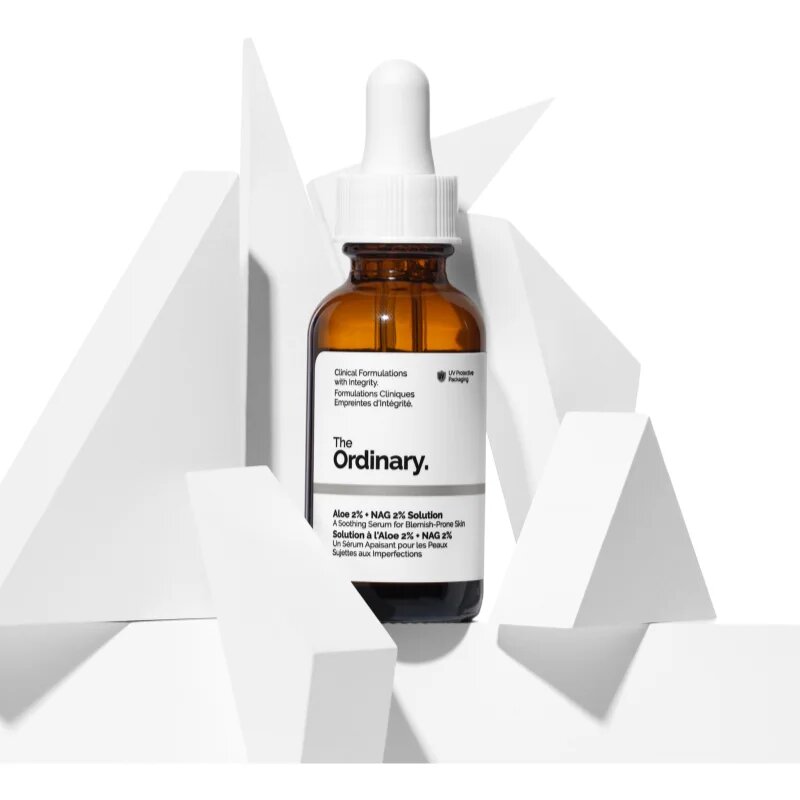 The Ordinary Aloe 2% + NAG 2% Solution pomirjajoči serum proti aknam 30 ml