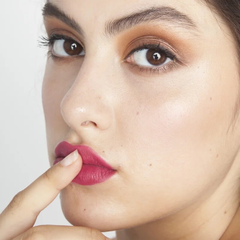 theBalm Meet Matt(e) Hughes Long Lasting Liquid Lipstick dolgoobstojna tekoča šminka odtenek Dedicated 7.4 ml