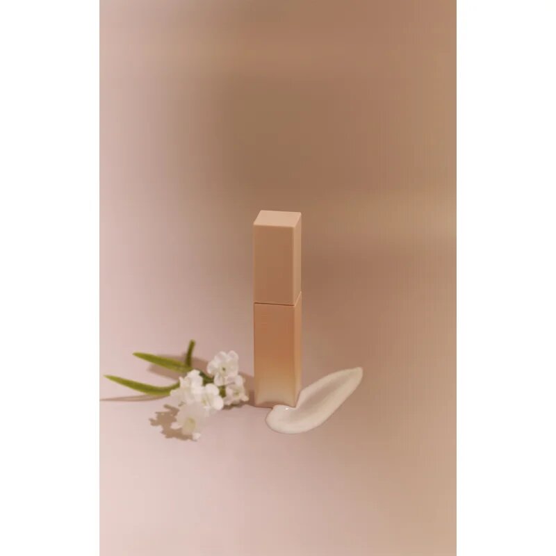 thim Essential Lip Milk sijaj za ustnice s kremasto teksturo za prehrano in hidracijo 7 g