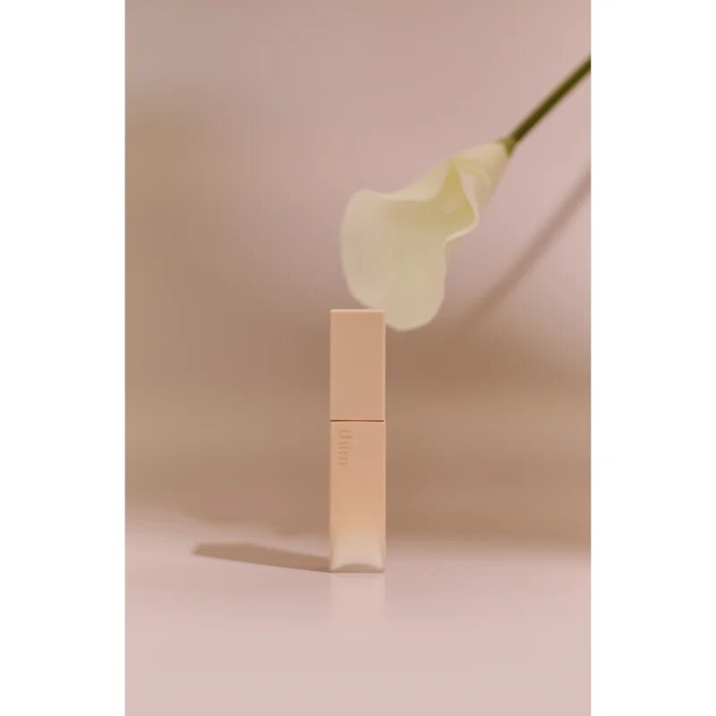 thim Essential Lip Milk sijaj za ustnice s kremasto teksturo za prehrano in hidracijo 7 g
